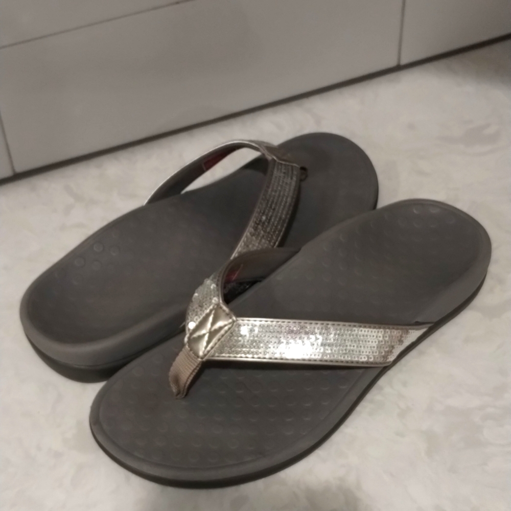 Vionic Sandals Dillon Shine Toe? - image 2